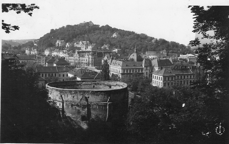 Vedere generală cu Bastionul Postăvarilor și Primăria